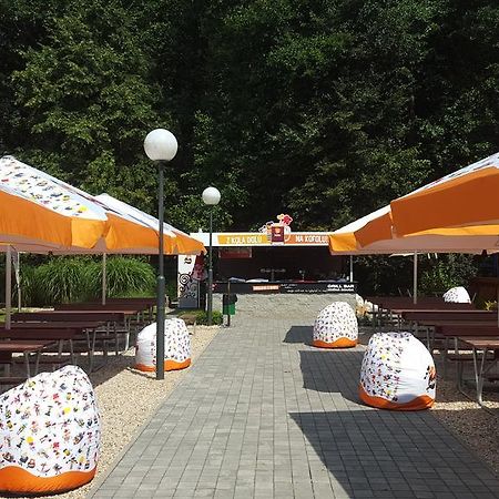 Restaurace a penzion Zděná Bouda Hradec Králové Exterior foto